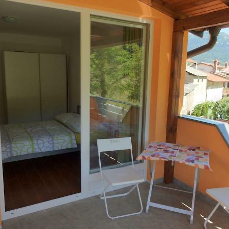 Pocitniska Hisa Guest House Dobravlje ภายนอก รูปภาพ
