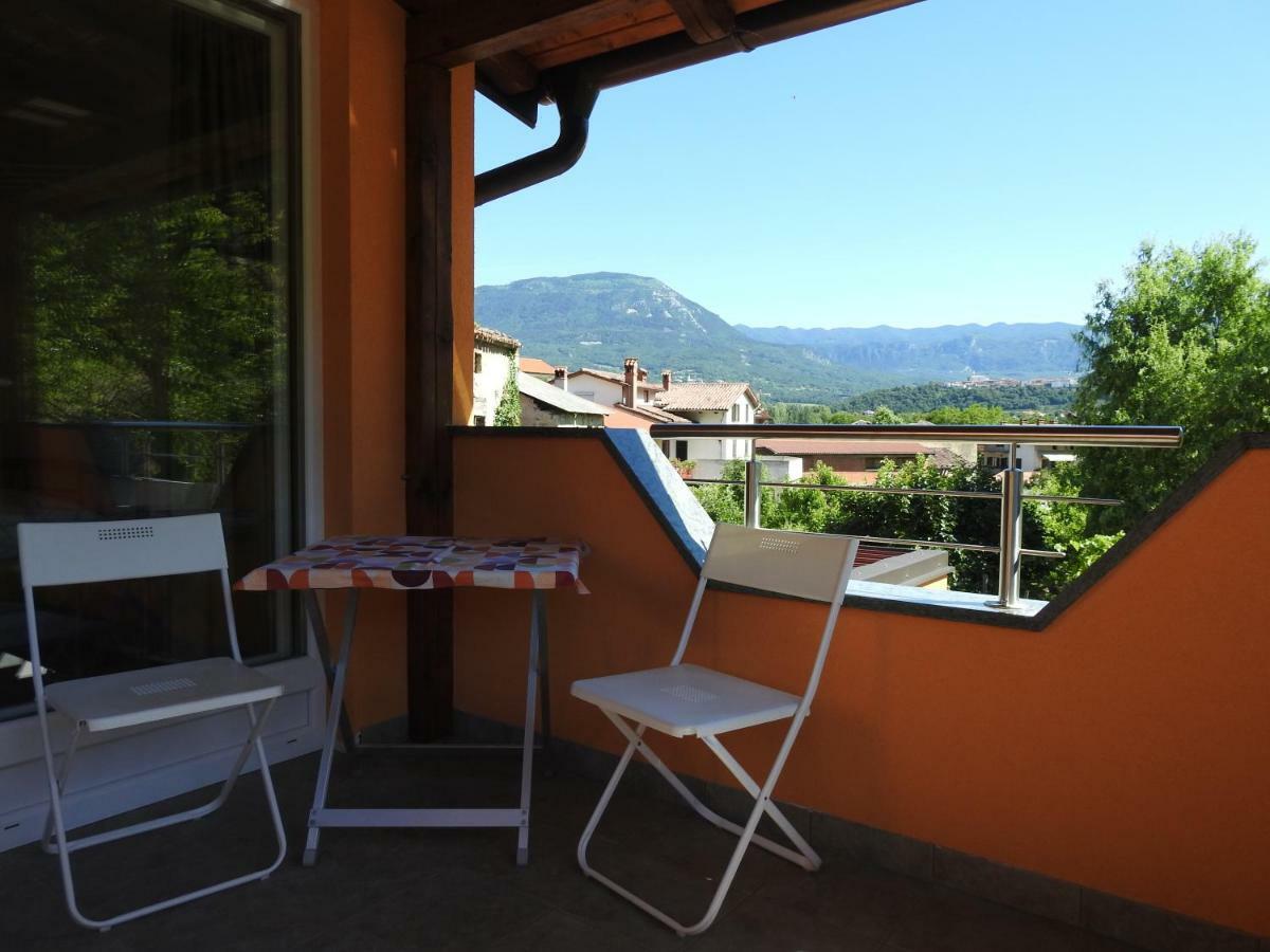 Pocitniska Hisa Guest House Dobravlje ภายนอก รูปภาพ