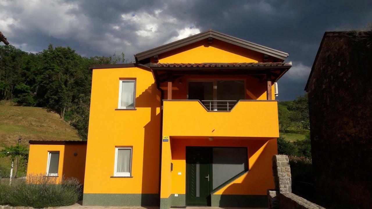 Pocitniska Hisa Guest House Dobravlje ภายนอก รูปภาพ