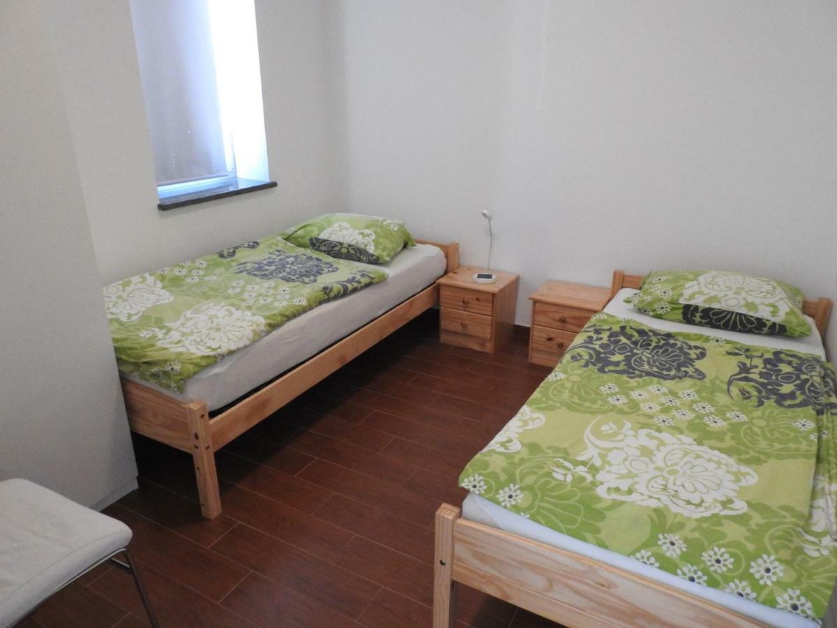 Pocitniska Hisa Guest House Dobravlje ภายนอก รูปภาพ