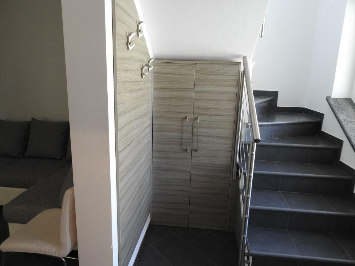 Pocitniska Hisa Guest House Dobravlje ภายนอก รูปภาพ